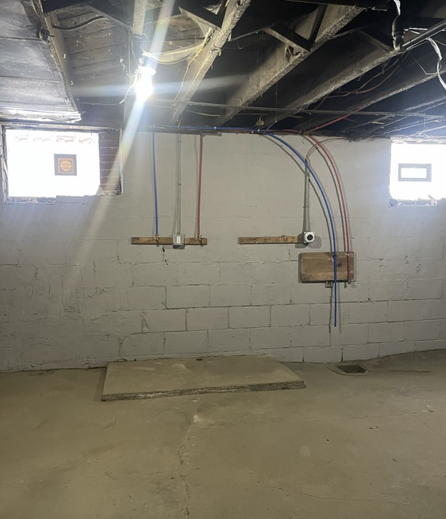 Conexiones para lavadora y secadora - 399 W Warren Ave