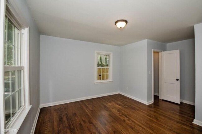 Building Photo - 1446 Moray St SW