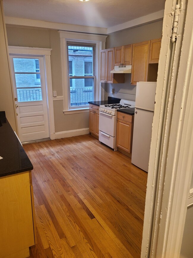 Building Photo - 224 Hanover St