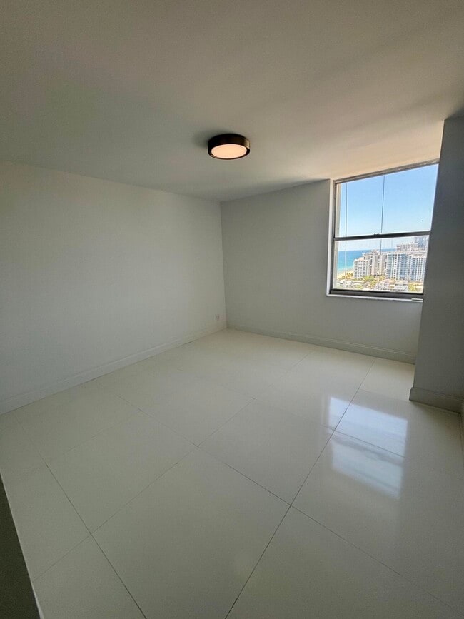 Foto del edificio - 111 Briny Ave