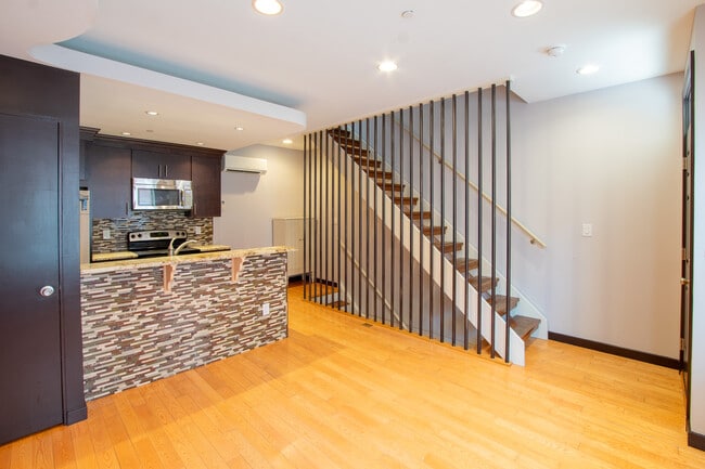 Photo - 1217 Montrose St Townhome