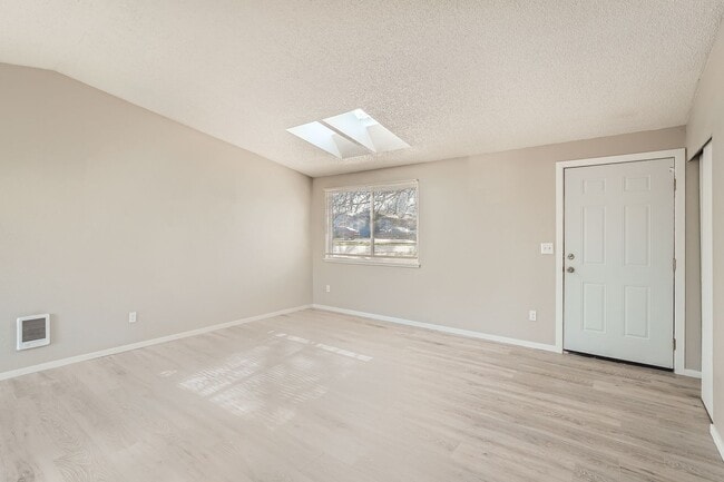 Building Photo - 209 E 36th St