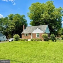 Building Photo - 149 Hunt Ln