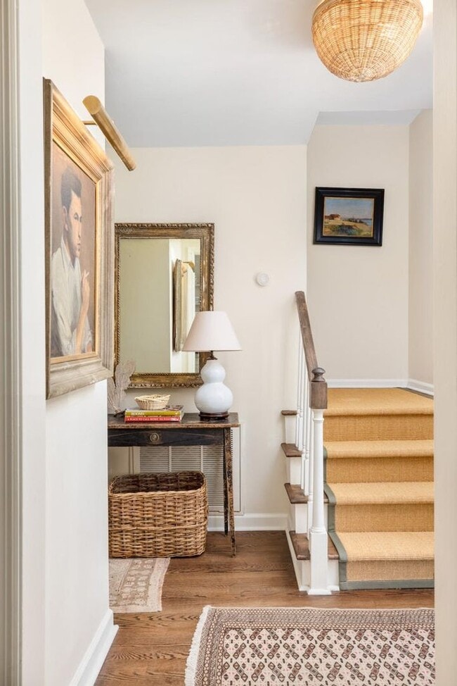 Building Photo - 2 Bedroom 2.5 Bath Townhouse in Harleston ...