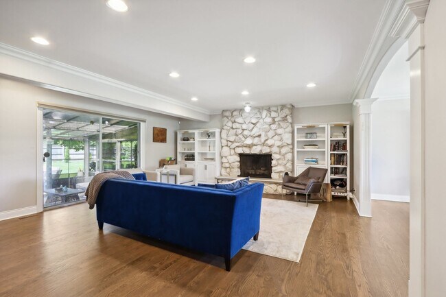 Building Photo - 3416 Lake Knoll Dr