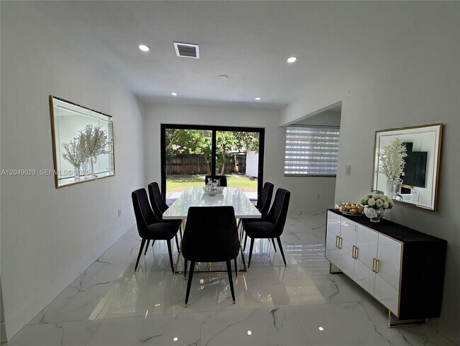 Foto del edificio - 19202 NW 23rd Ct