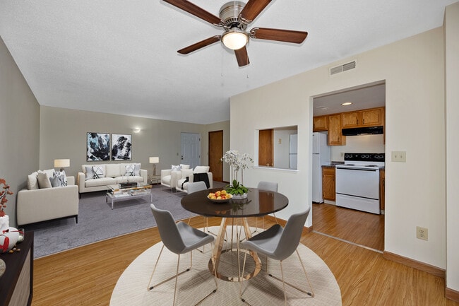 Building Photo - Vantage Pointe West Apartment Homes