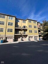 Building Photo - 521 N Park Ave