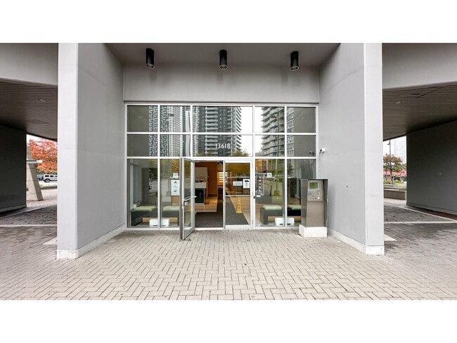 Building Photo - 13618-13100 100 Ave