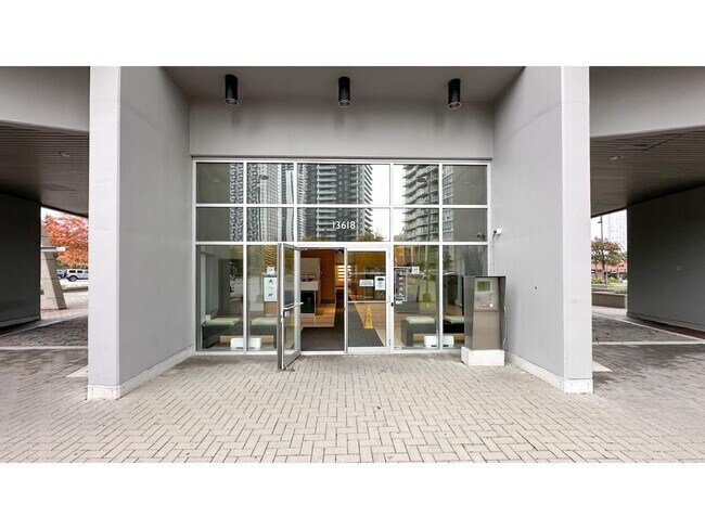 Photo du bâtiment - 13618-13100 100 Ave