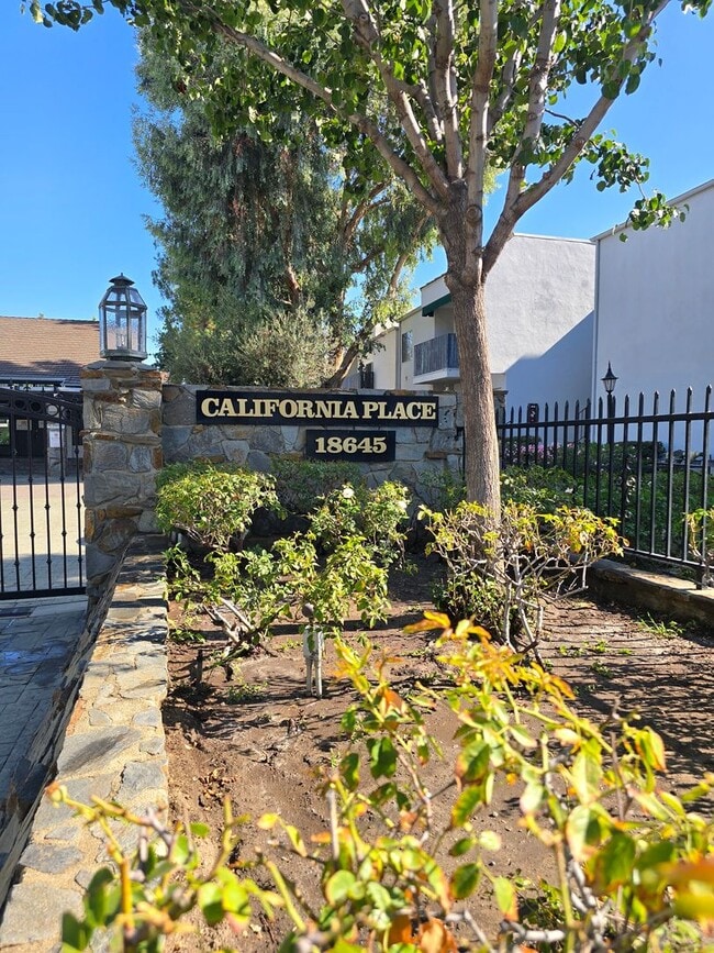 Building Photo - 18645 Hatteras St