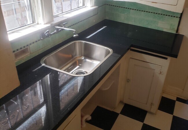 New Quartz counter top - 1616 E 4th St