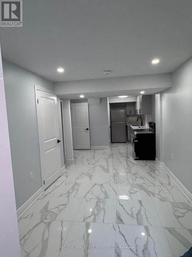 Building Photo - 39 Overstone Rd