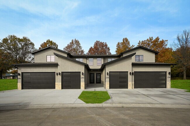 Building Photo - Two Bedroom Twin Villa with Attached 1-Car Garage