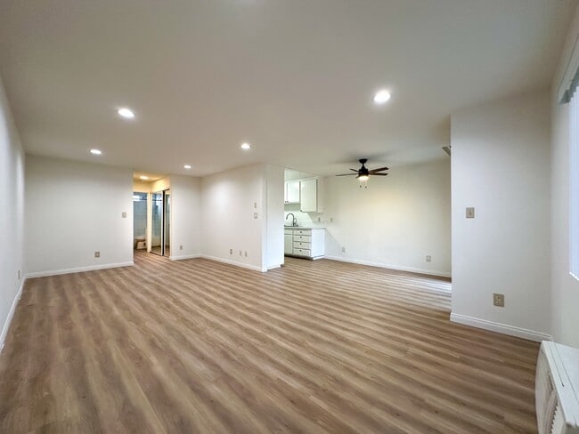 Foto del edificio - 10140 Mountair Ave