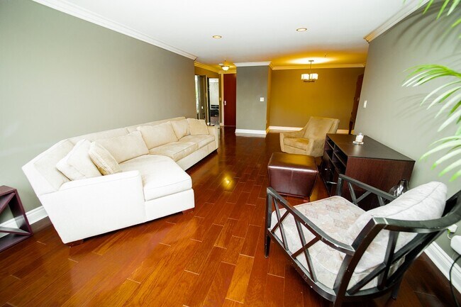 Building Photo - 300 Riverfront Dr