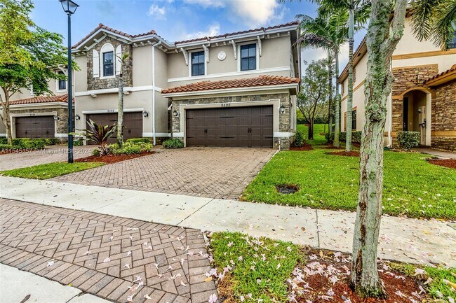 Building Photo - 9596 Town Parc Cir S