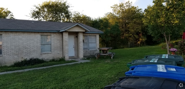 Building Photo - 4223 Woodmanor Dr