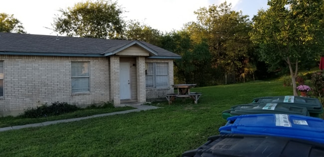 Building Photo - 4223 Woodmanor Dr