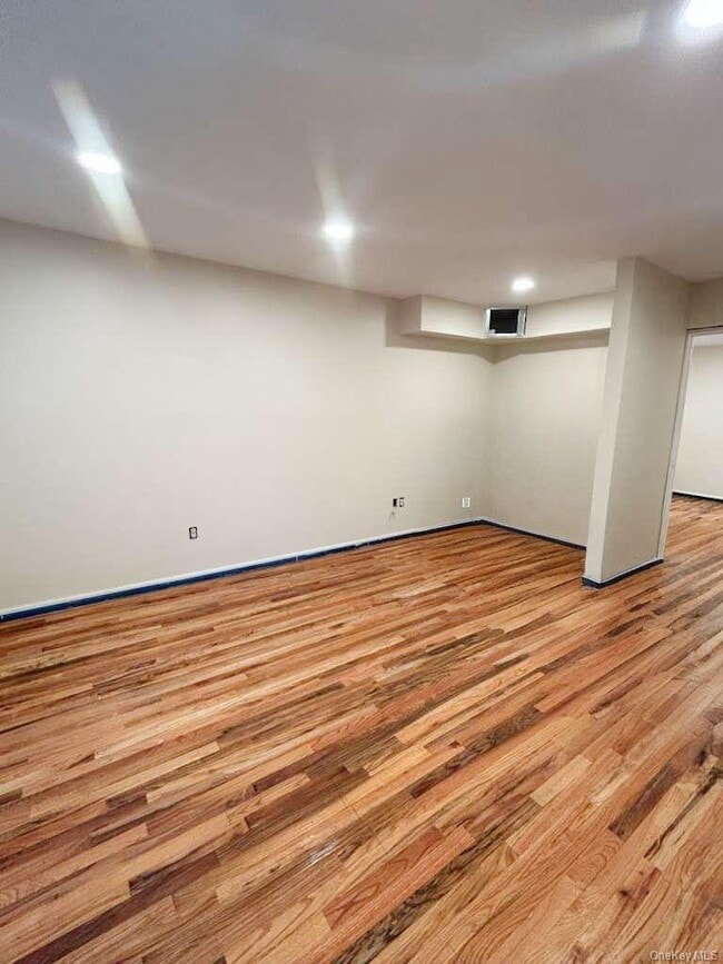 Building Photo - 20 Courtney Pl