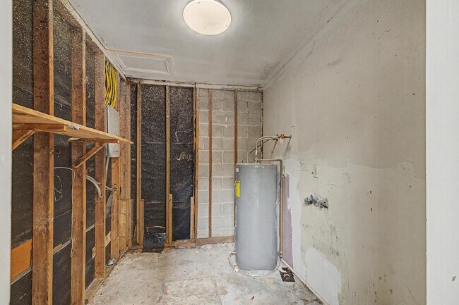 Building Photo - 8487 Old Spanish Trail Rd