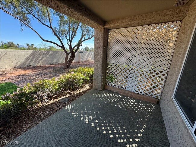 Building Photo - 8632 Desert Holly Dr