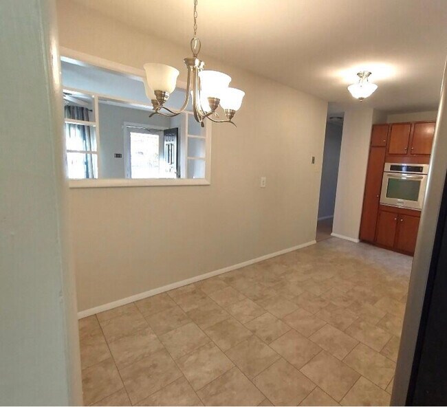 Foto del edificio - 7411 Griffin Ave