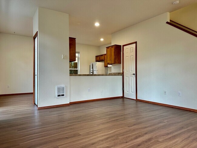 Building Photo - N0293