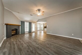 Building Photo - 216 Chantilly Cir