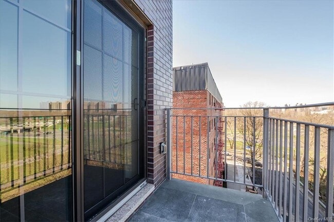 Building Photo - 2115 Burr Ave