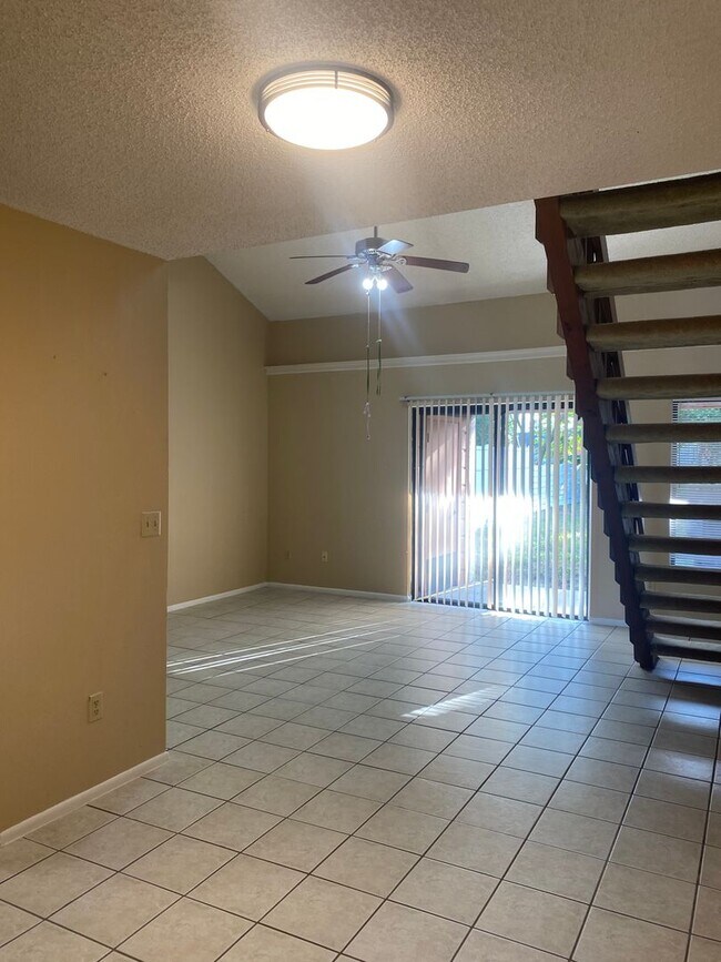 Foto del edificio - 2 bedroom + loft, 2 bathroom townhome near UCF