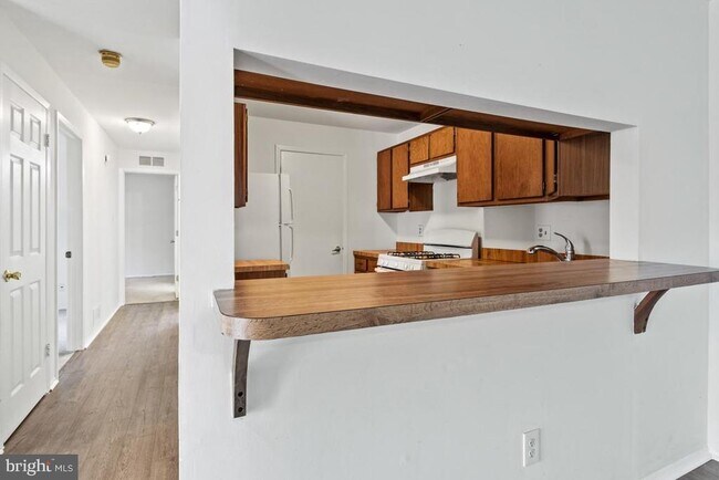Building Photo - 1211 Braxton Ct