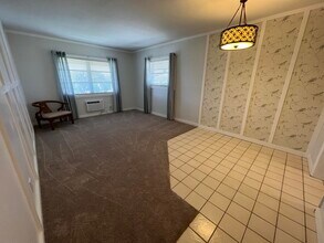 Building Photo - 1050 E Sample Rd