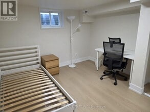 Building Photo - 273 Silver Springs Blvd