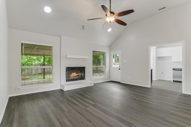 Foto del edificio - 501 Maple Run Dr