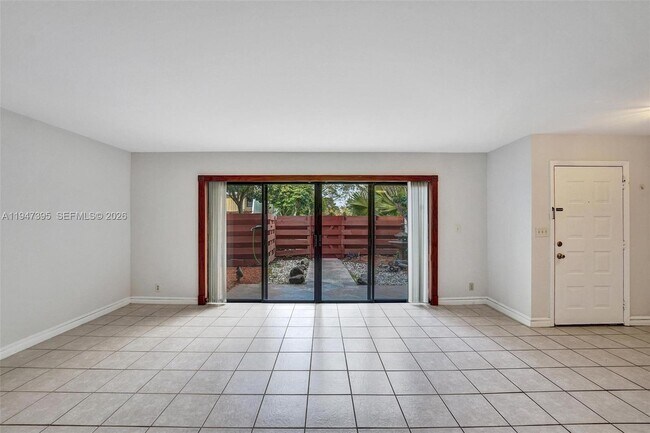 Foto del edificio - 2990 Oaktree Ln