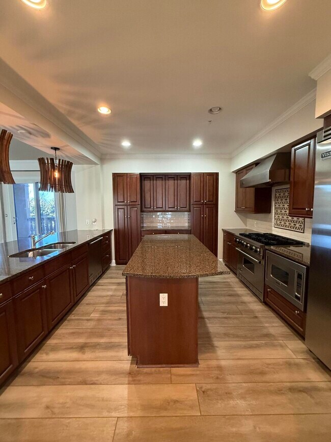 Foto del edificio - 404 Kelly Plantation Dr