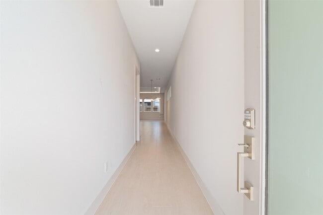 Building Photo - 3007 Ventas Dr