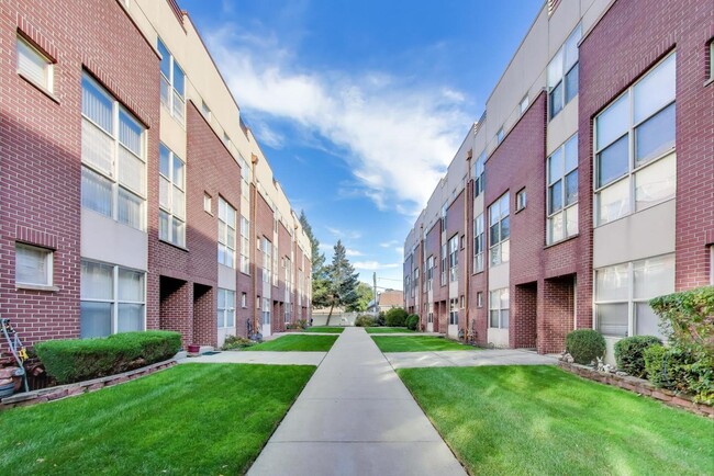 Foto del edificio - 6951 N Western Ave