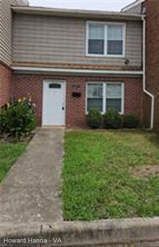 2 br, 1.5 bath House 1036 Level Green Blvd. House for Rent in