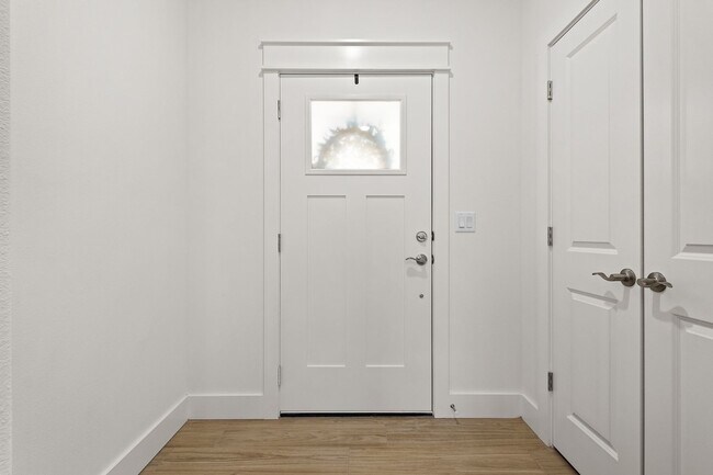 Foto del edificio - Bright & Spacious 3 Bed | 2.5 Bath Home in...