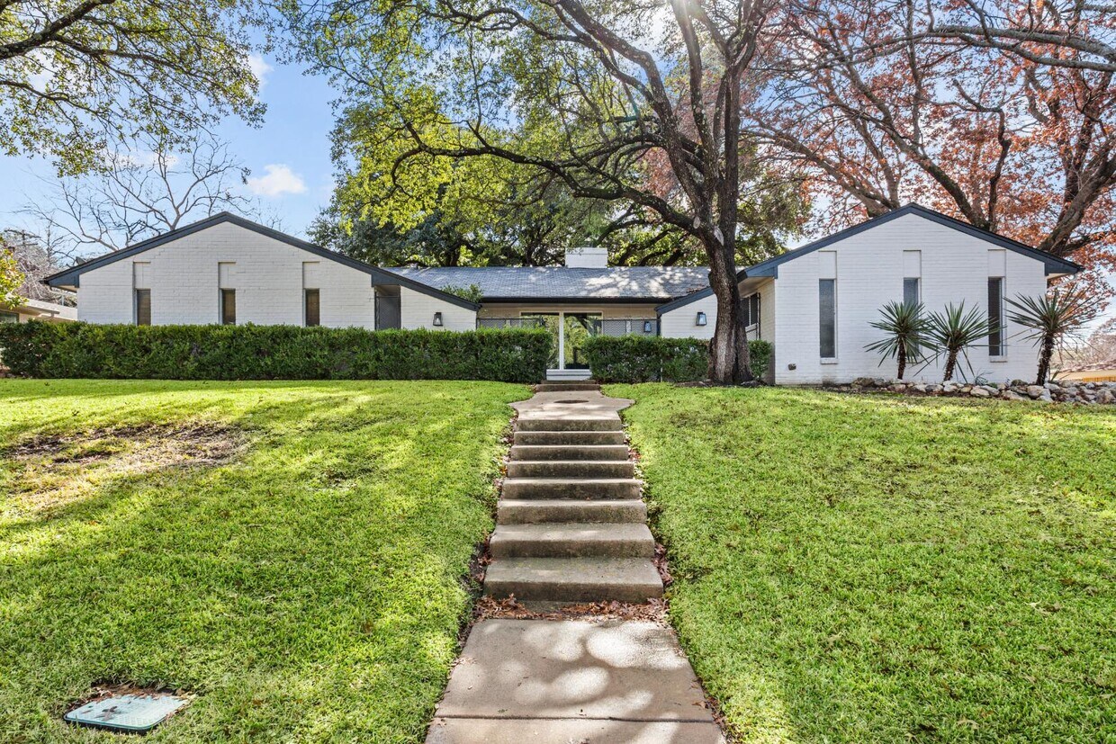Foto principal - 6333 Halifax Rd
