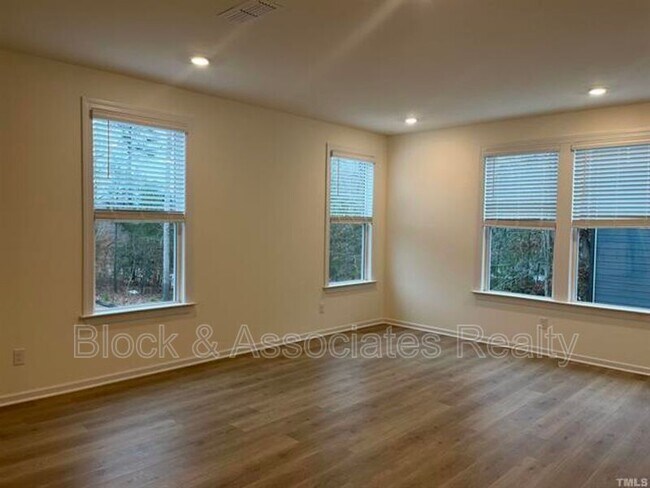 Foto del edificio - 7003 Gentle Pine Dr
