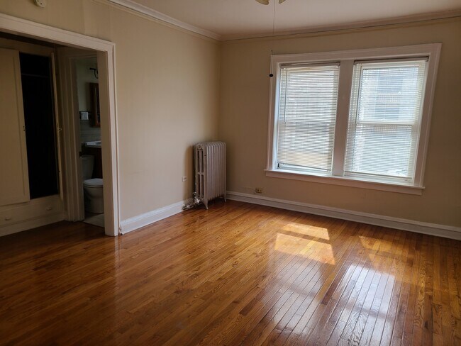 Building Photo - 4024 N Ashland Ave
