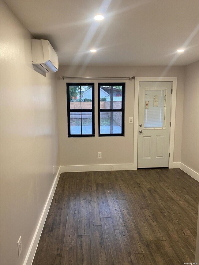 Foto del edificio - 113-42 Springfield Blvd