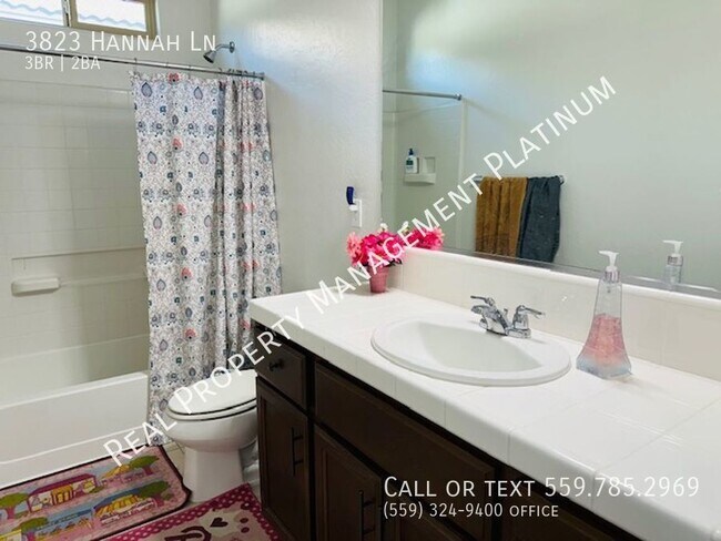 Building Photo - $2,595 Barstow & Leonard, 3bed+flex room, ...