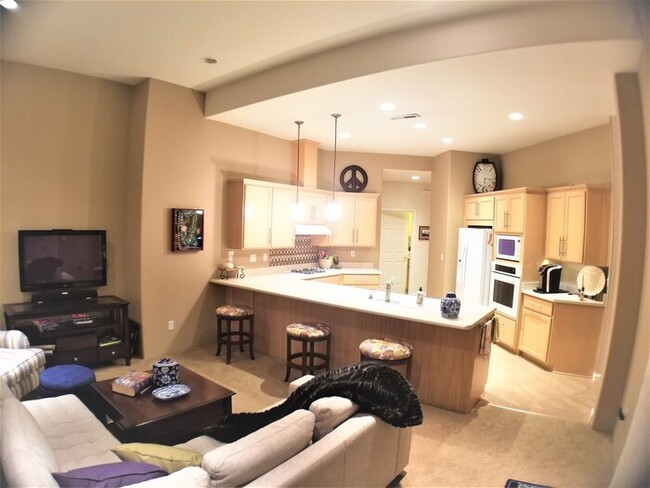 Building Photo - 2406 Sun Oaks Dr