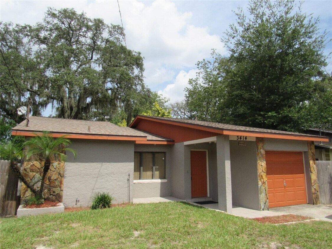 Primary Photo - 3414 E Lambright St