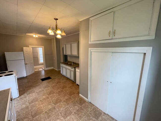 Building Photo - Four Bedroom Available in Delphi IN