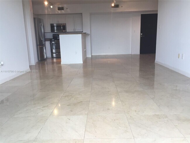 Building Photo - 950 Brickell Bay Dr